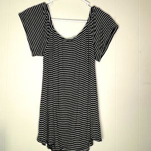 OFF THE SHOULDERS STRIPE SHIRT